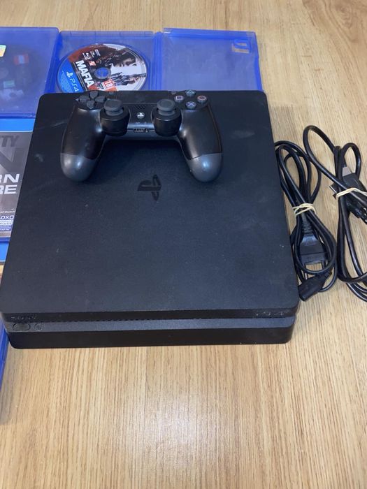 Playstation 4 с джойстик и игри