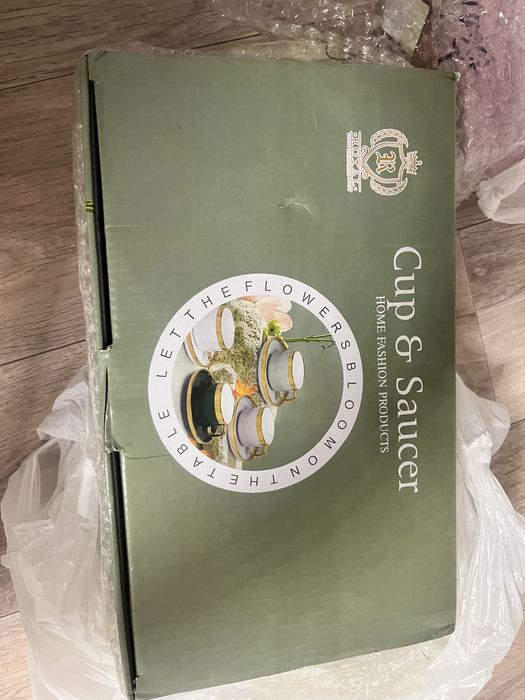 Набор кружек и тарелок