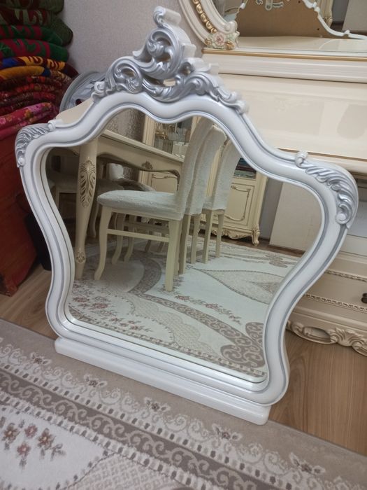 Продам зеркало в деревянной рамке