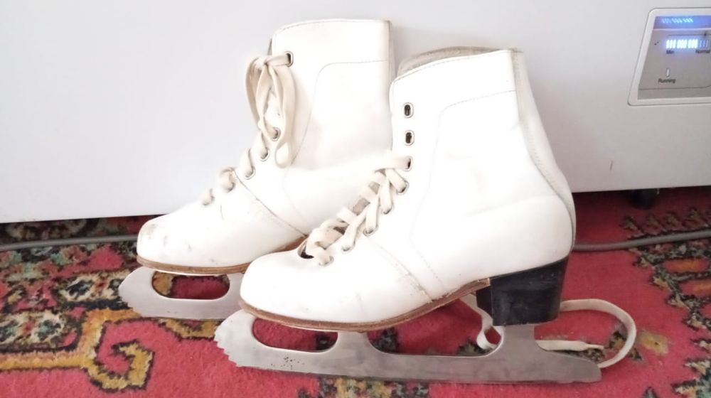 Продам коньки 34 32 33размеры