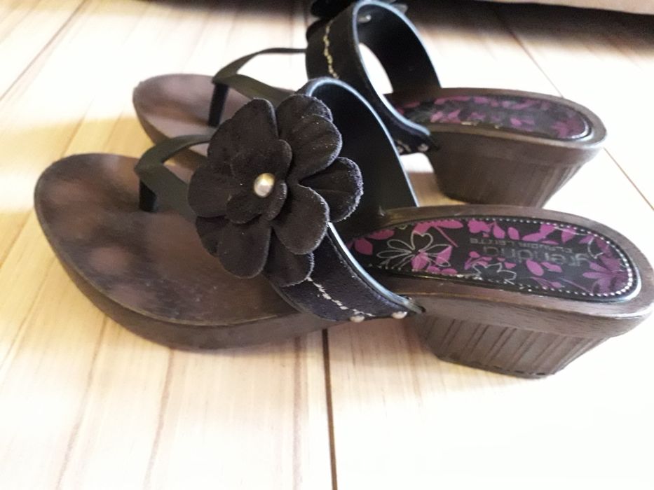 Дамски сандали и чехли