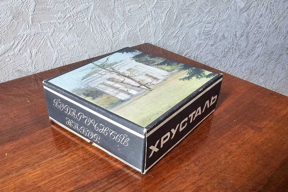 Новые хрустальные стопки.