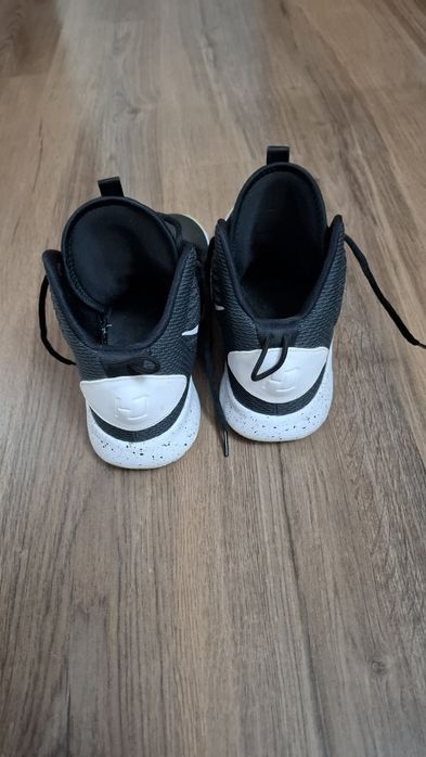 Nike  маратонки.