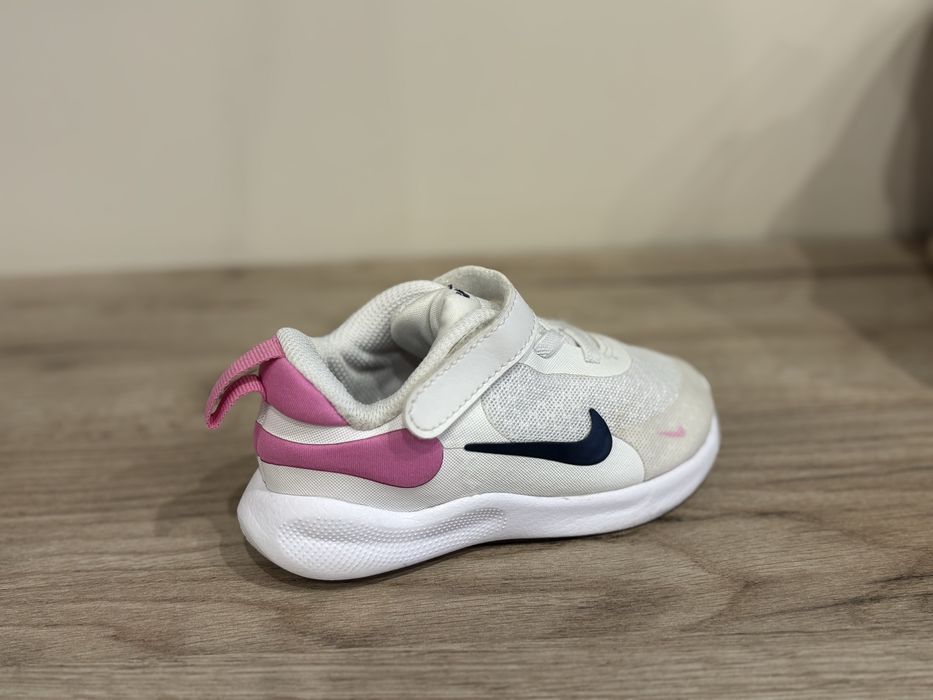 Обувки Nike revolution