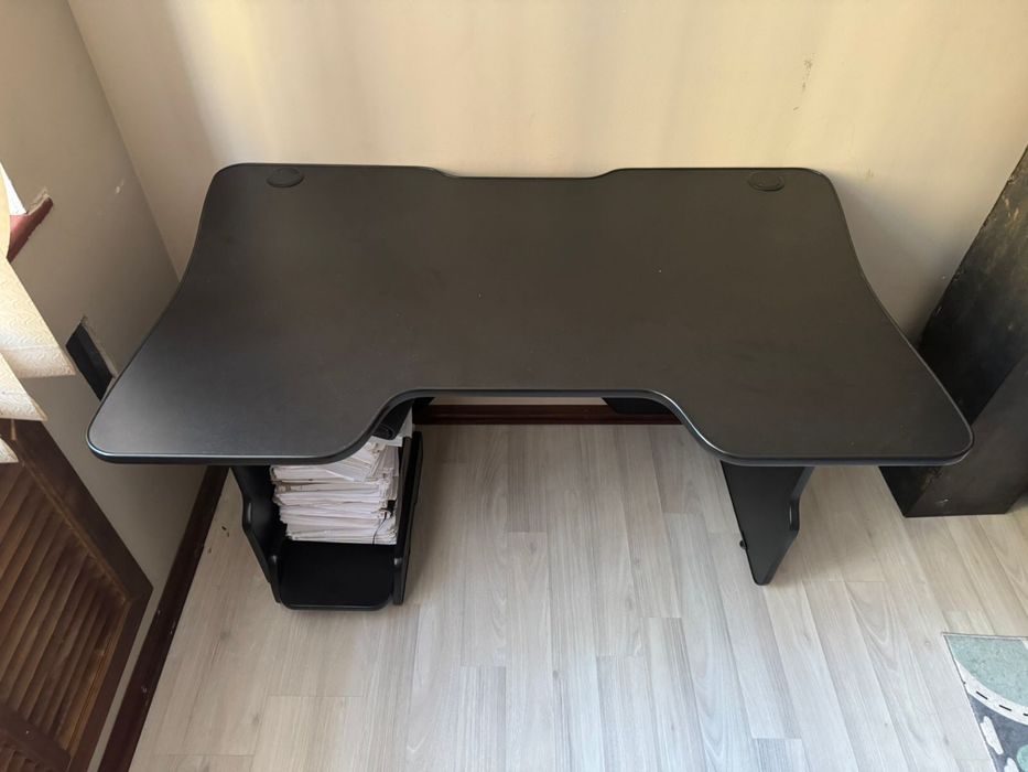 Продаю письменный стол