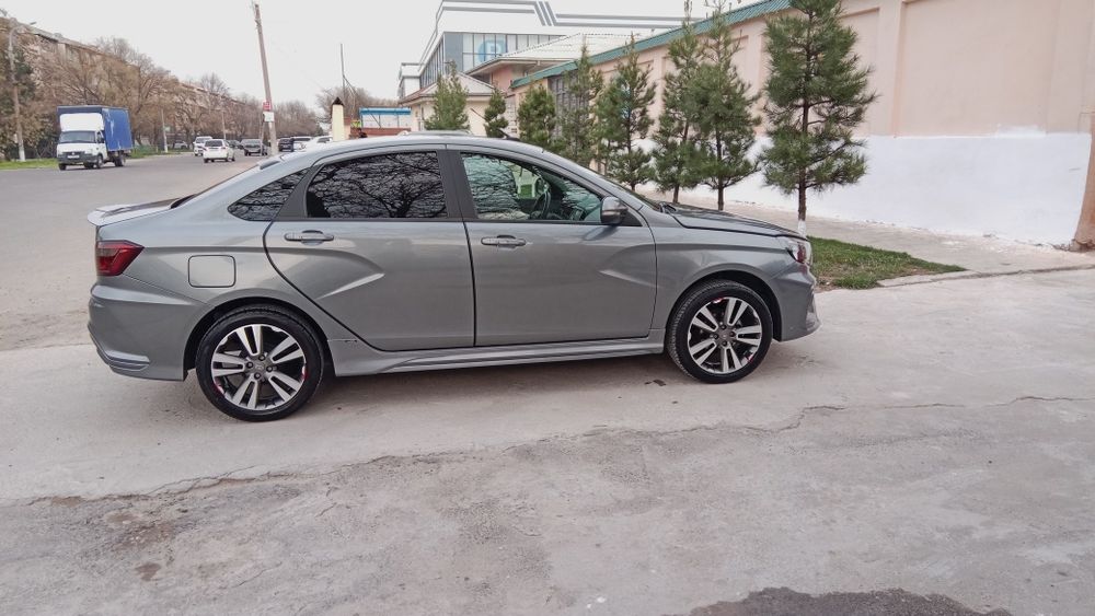 Лада Веста 2019 год.