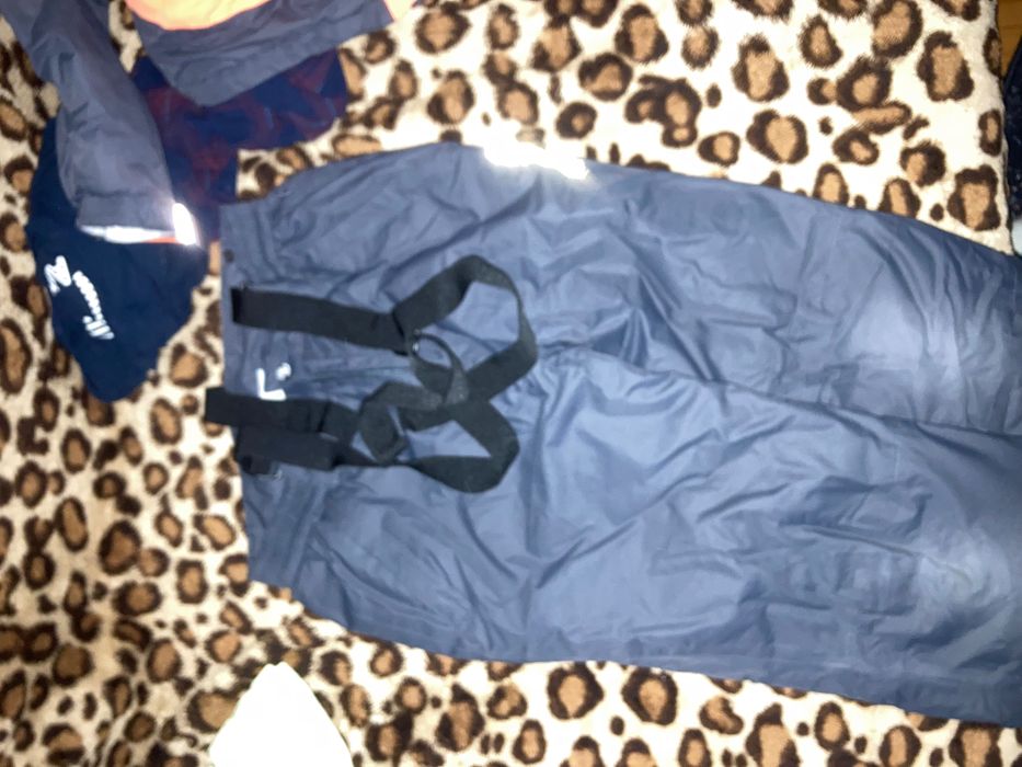 Vând costum icepeak