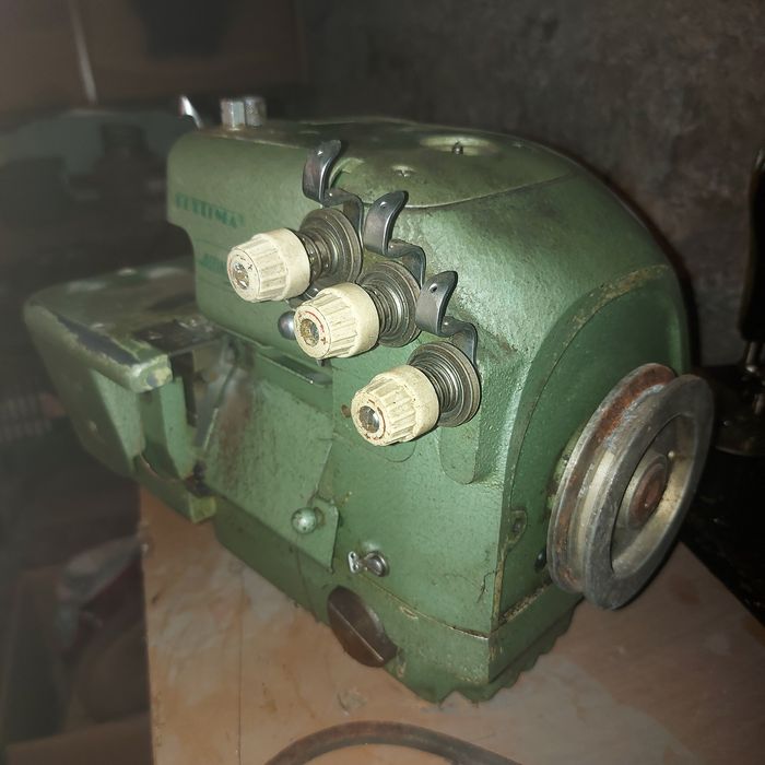 Продам швейную машину