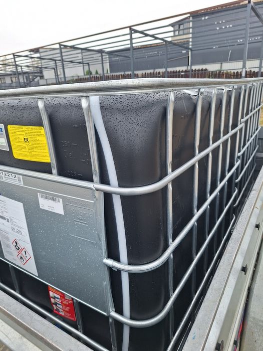Bazin de 1000 L, cu suport metalic.