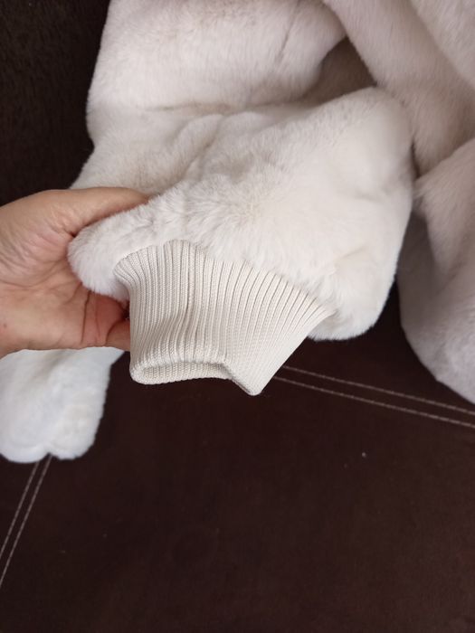 Пухкаво зимно яке с подплата и цип.