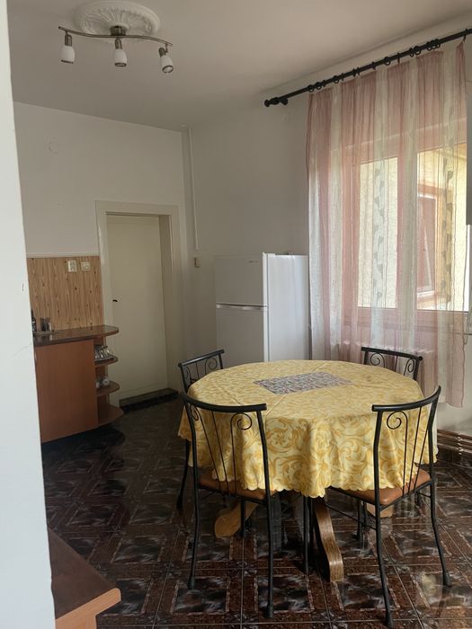 Proprietar,închiriez apartament la casă .