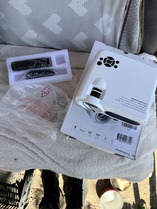 Proiector Smart LED 1080P – Android 9.0, WiFi Dual, Bluetooth – NOU la cutie