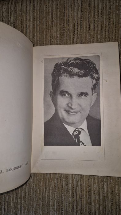 Carte veche românească perioada comunista Omagiu Nicolae Ceaușescu