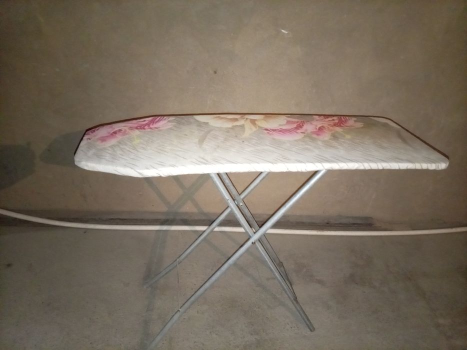 Dazmol qiladigan stol