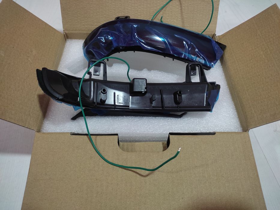 •Продавам ВСЯКАКВИ LED мигачи за VW Голф 5 и други със същите огледала