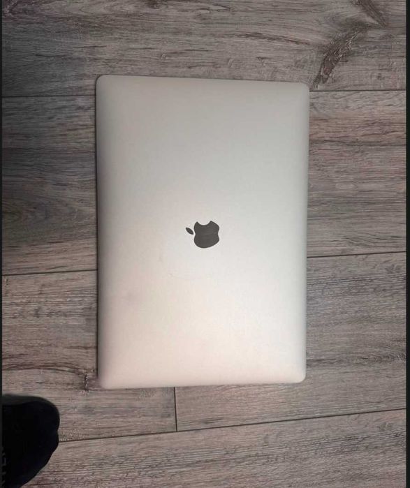 MacBook Pro 2019 MacBook pro touchbar i9-9880H 16GB 512GB SSD PRO560x 4G