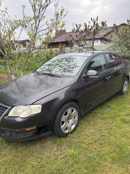 Dezmembrez Volkswagen Passat B6 1.6 FSI BLF 116 CP – mașină completă