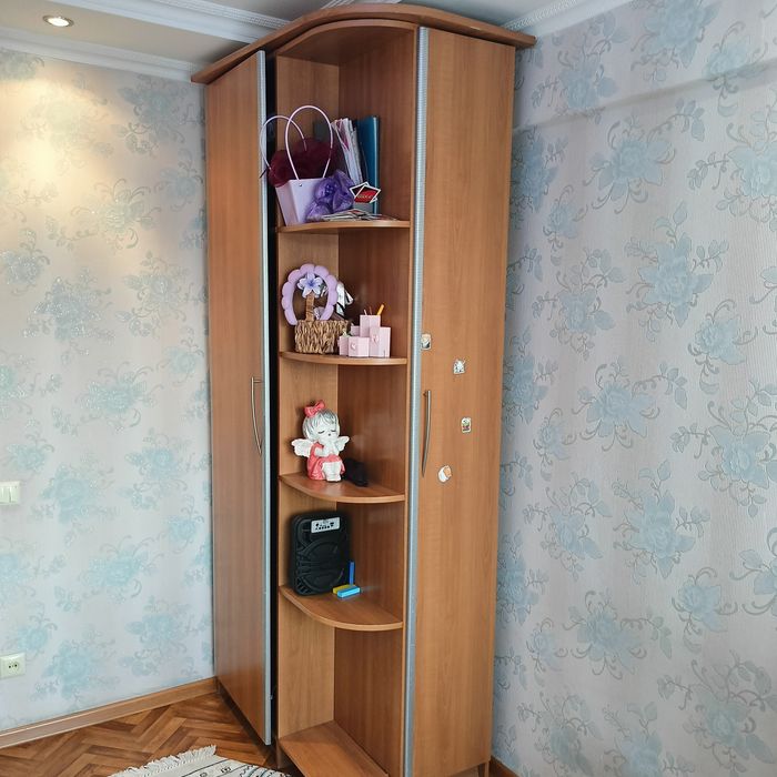 Шкаф угловой, ,срочно 15000 самовывоз