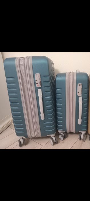 Продам 2 чемодана оба за 10000