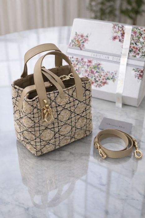 Geanta dior , calitate premium