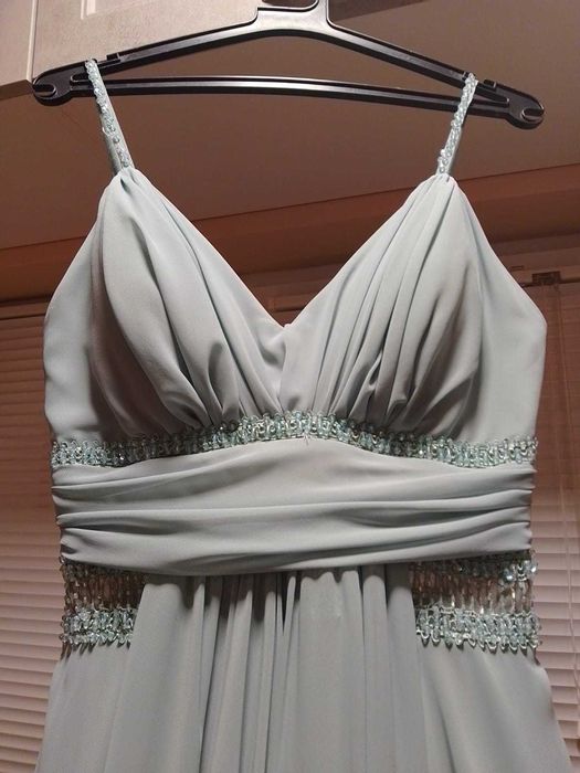 Дълги рокли + къса червена рокля с голи рамене