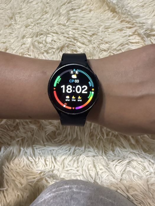 Смарт-часы Samsung Galaxy Watch 4