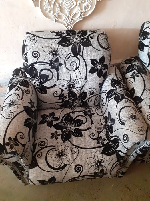 2 расскладные диваны и  2 кресло