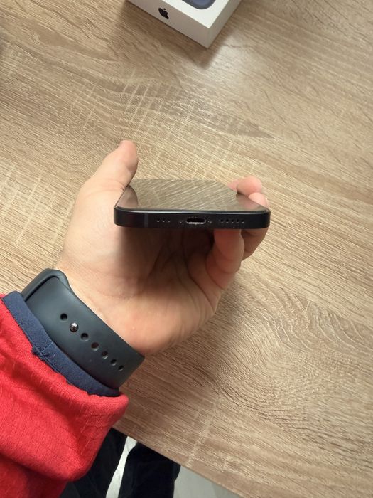 Продам Iphone 12