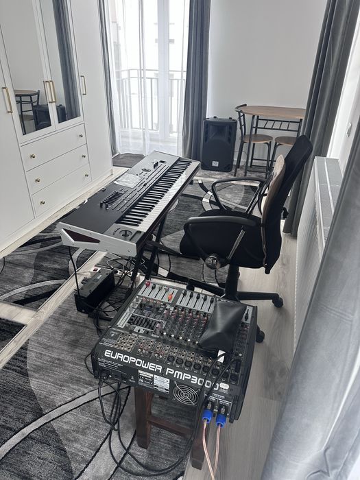 Vand orga pa 4x aproape noua plus statie boxe si microfon