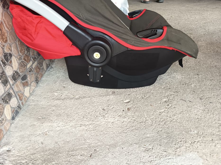 Scaun auto tip scoică Hauck