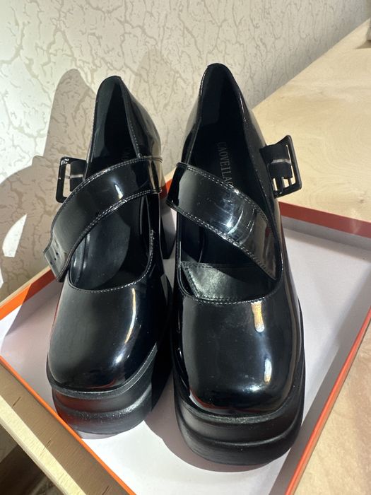 Продам женские туфли