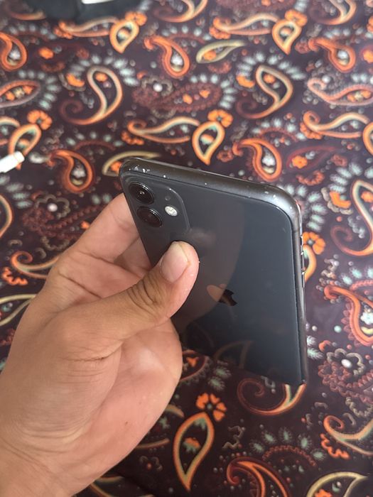 Iphone 11 holati yaxshi 64 gb 100$