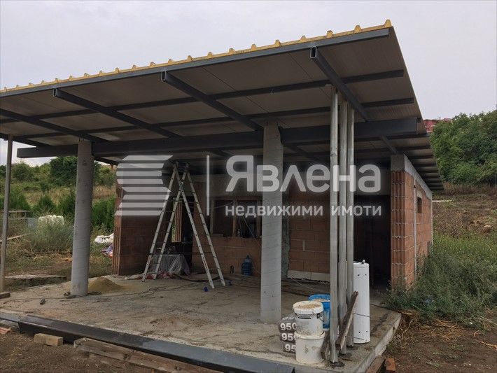 Къща с дворно място от 1538 м2