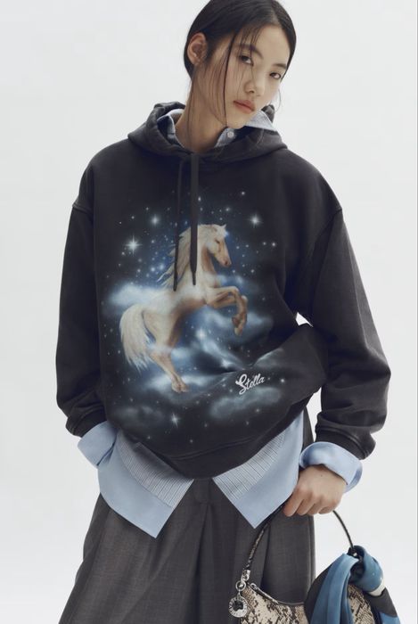 Дамски суитшър от колаборацията на H&M и Stella McCartney. Наличен е в два броя в XXL размер.