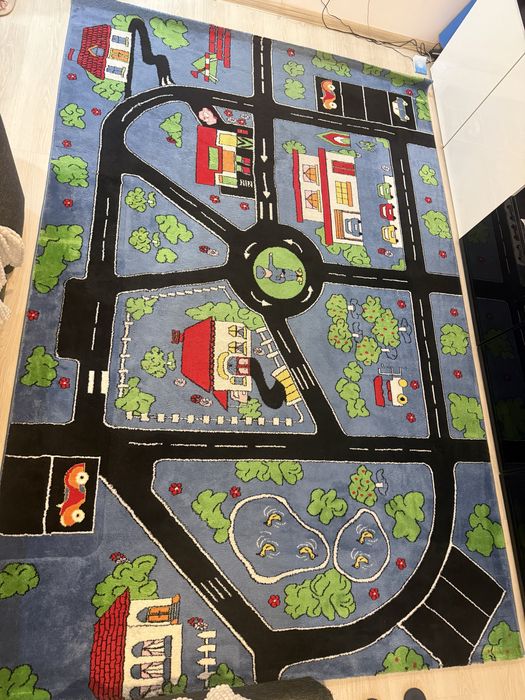 Covor copii cu oraș & drumuri – 2 x 3 metri, stare foarte bună
