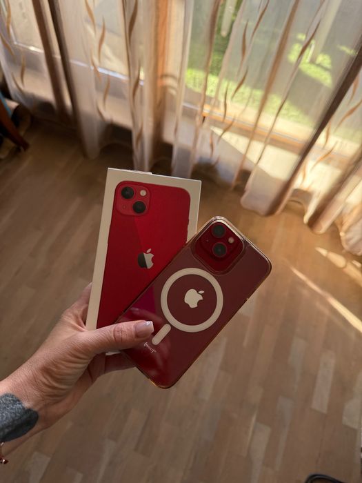 iPhone 13 Червен