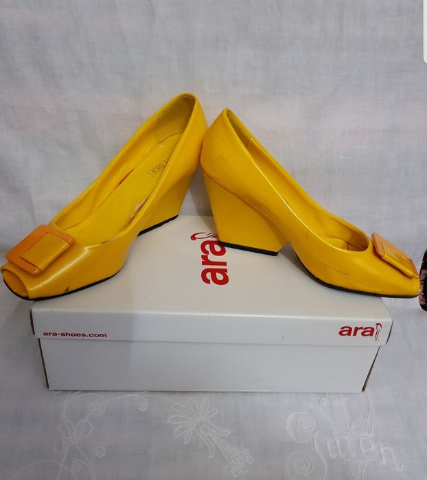 Pantofi din piele de lac