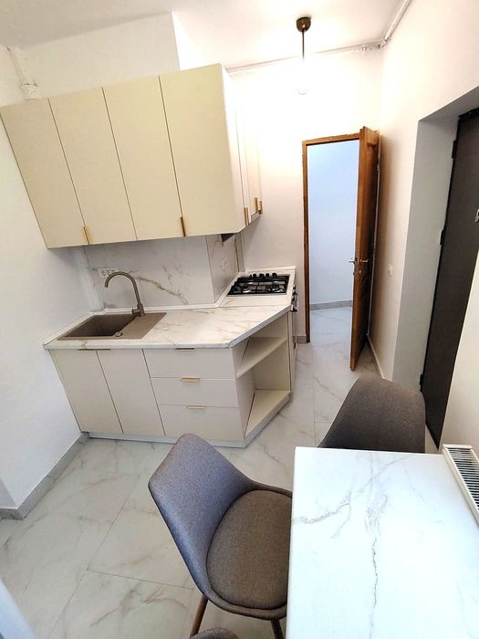 Inchiriez apartament 3 camere