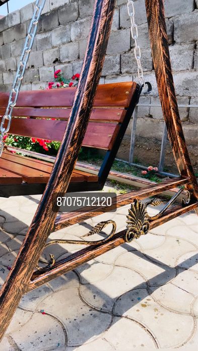 Качели кованые садовые