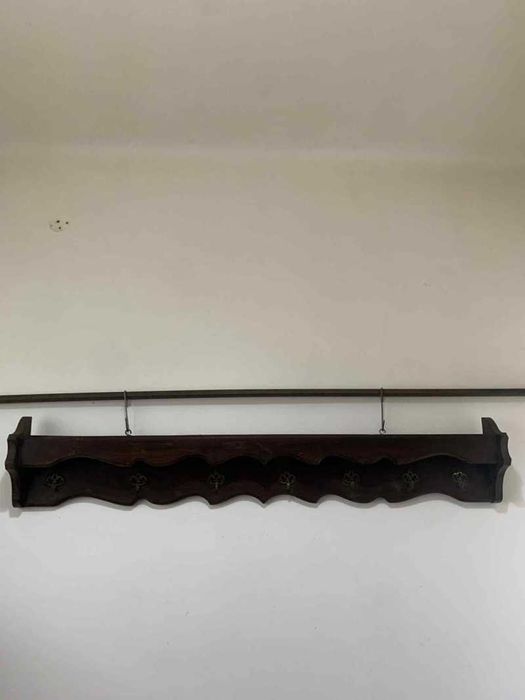 Polita cuier lemn masiv cu aghatatori bronz