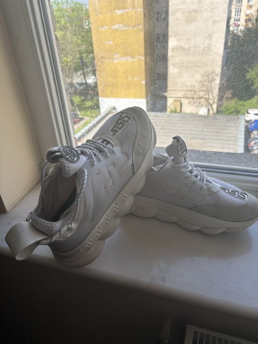 Versace chain reaction