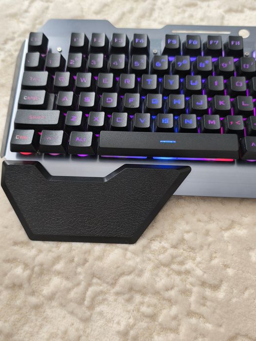 Tastatura mecanica si mause gaming