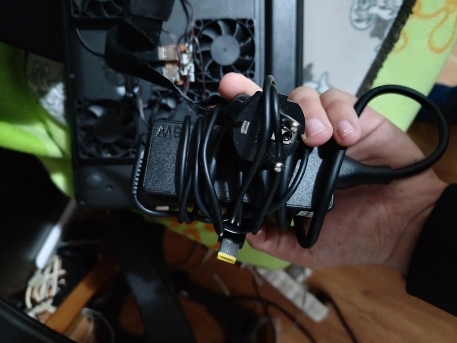 2 laptopuri hp,lenovo