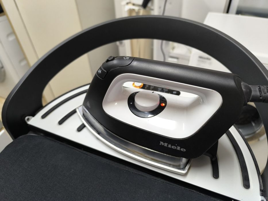 Гладачна маса с парогенератор Miele B 2847