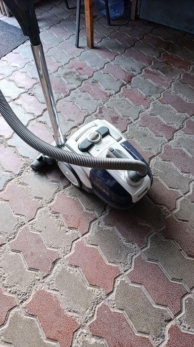 Продам водяной пылесос в хорошем рабочем состоянии.