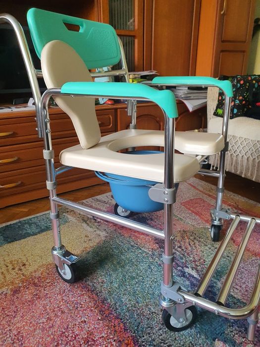 Scaun mobil cu toaletă,nou,nefolosit!