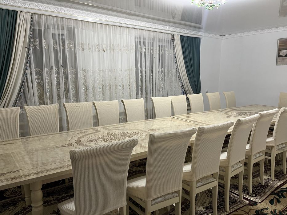 Стол 24 стульясымен, 24 чехолымен