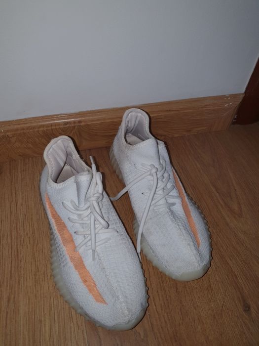 Кроссовки Yeezy boost 350