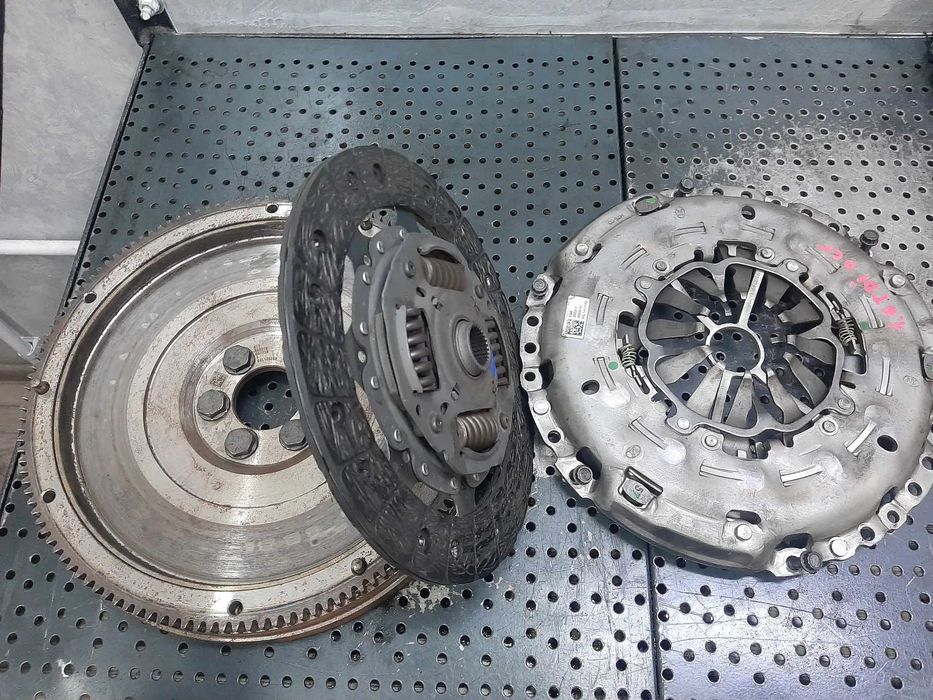 Kit ambreiaj volanta masa simpla 1.6 tdi dgt vw polo 6r golf 7 tiguan audi a3 8v seat leon 04l141015d