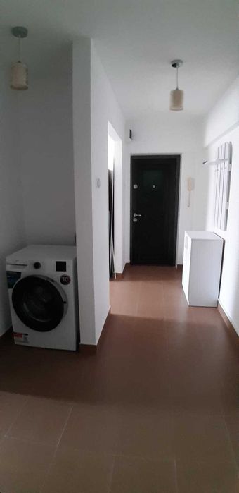Proprietar – Închiriez  Apartament Studio Modern 42 mp, Zona Pietroasa, Etaj 3 + Boxă și Balcon Încălzit